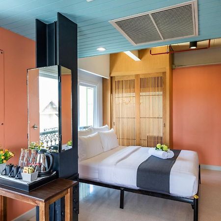 Dang Derm In The Park Khaosan Hotel Banguecoque Exterior foto