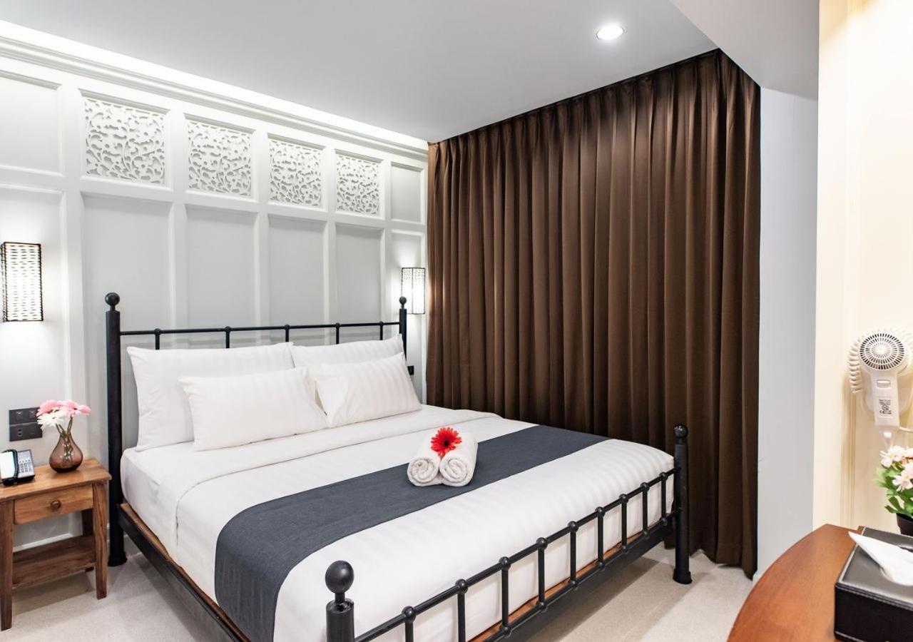 Dang Derm In The Park Khaosan Hotel Banguecoque Exterior foto