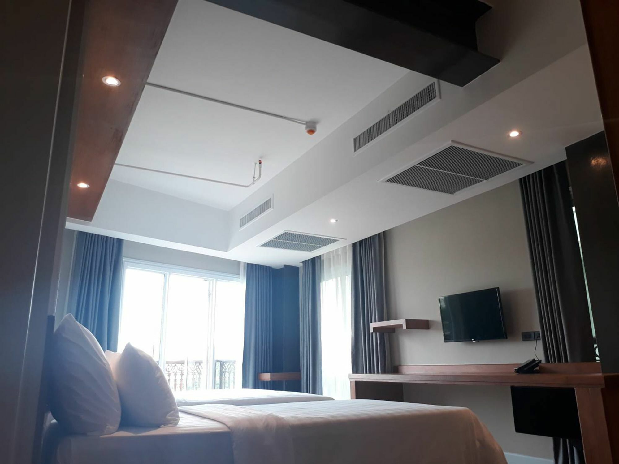 Dang Derm In The Park Khaosan Hotel Banguecoque Exterior foto